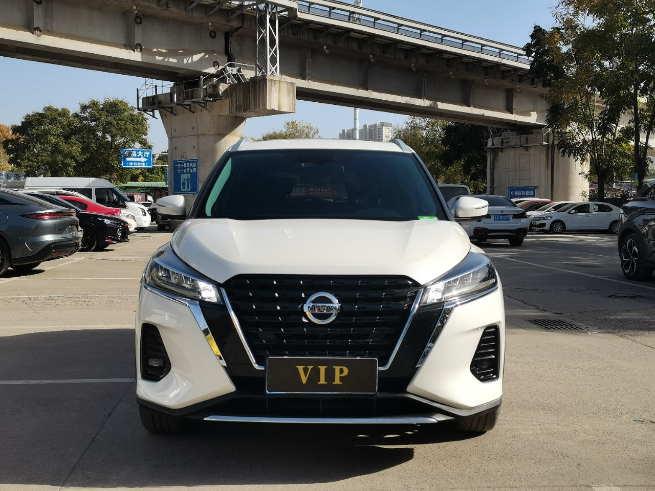 Передний вид Nissan Kicks 2022