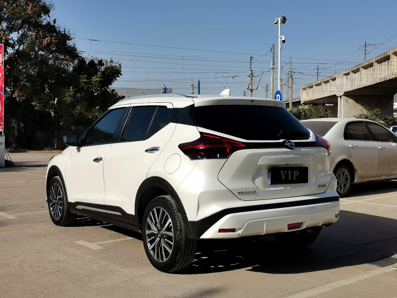 Задний вид Nissan Kicks 2022
