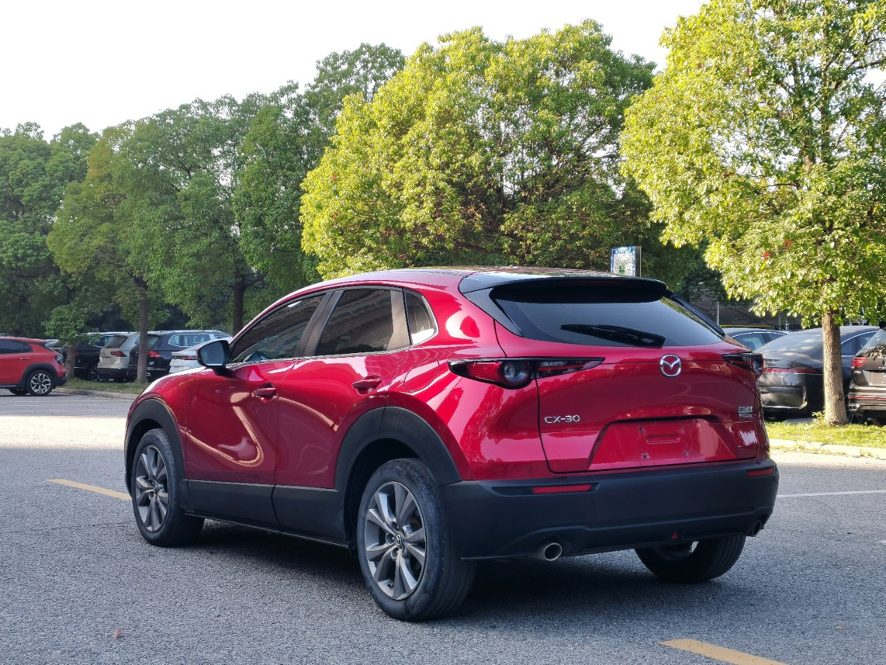 Задний вид Mazda CX-30 2021