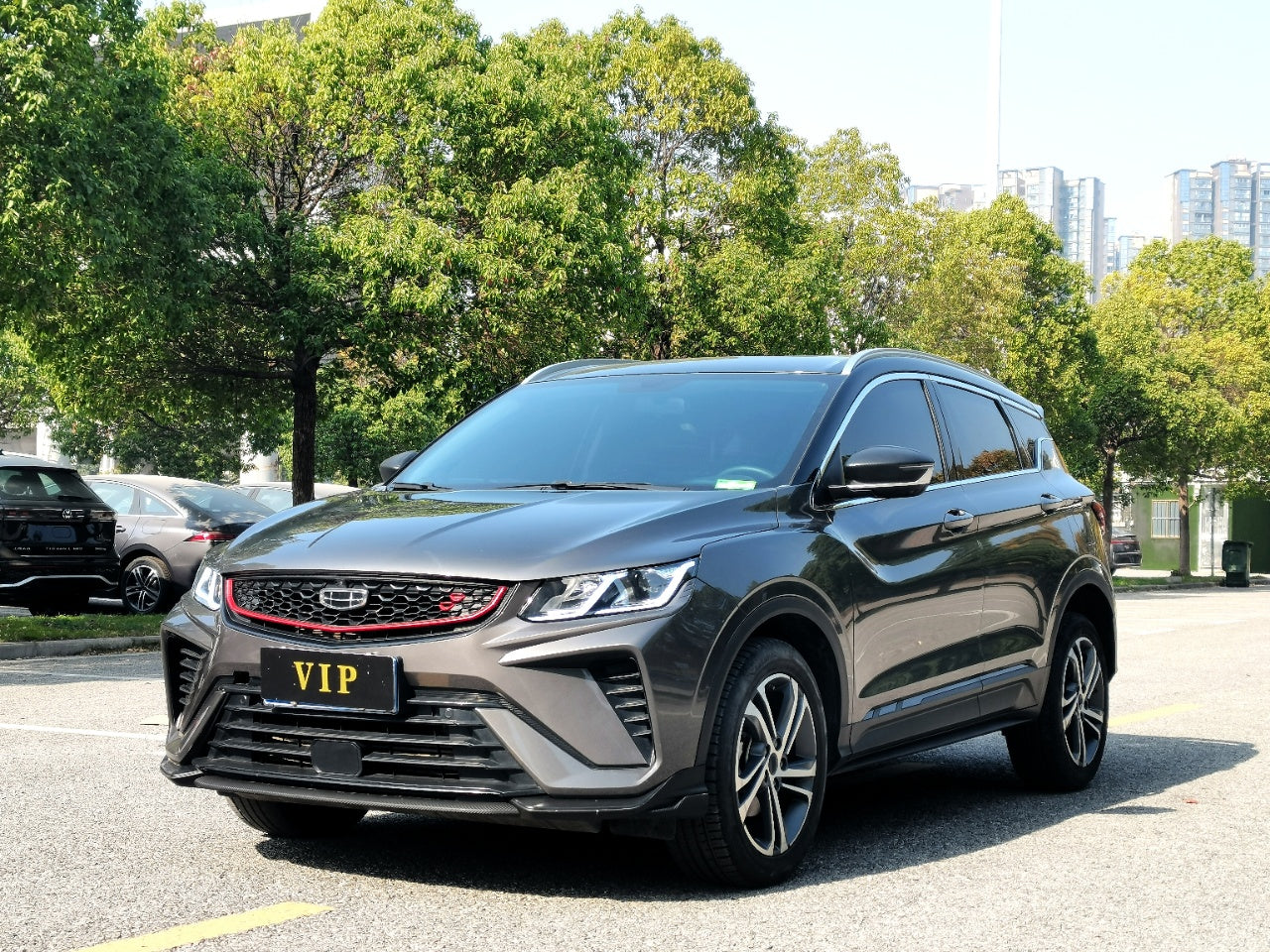 Боковой вид Geely Coolray 2021