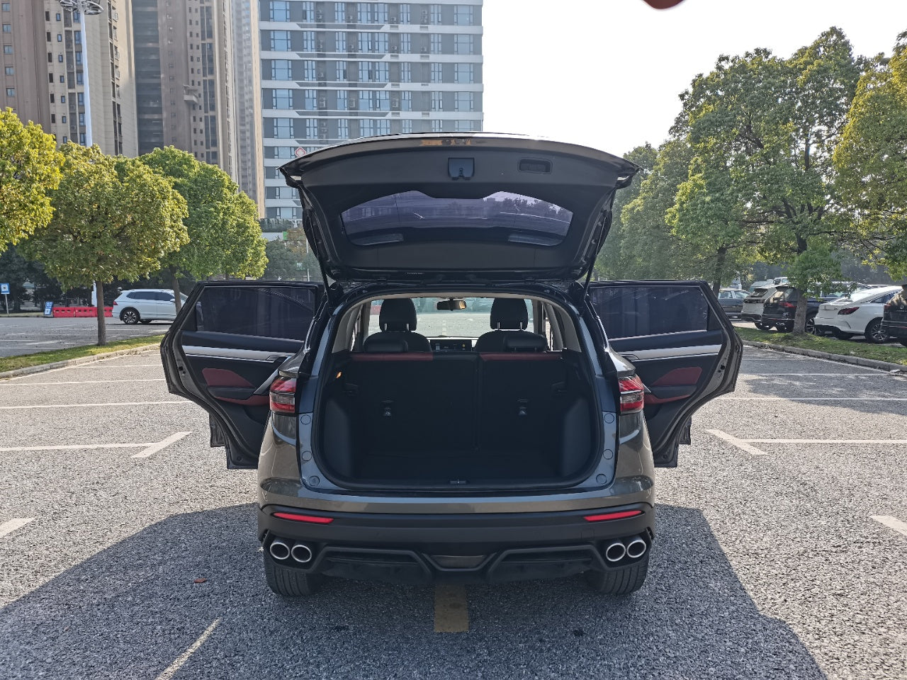 Задний вид Geely Coolray 2021