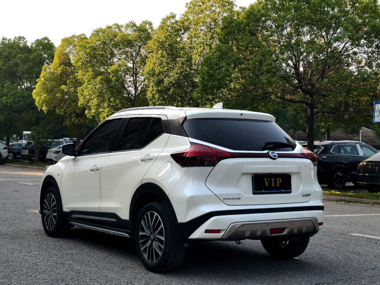 Nissan Kicks 2022 боковая часть