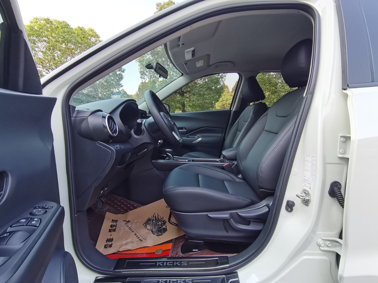 Nissan Kicks 2022 интерьер