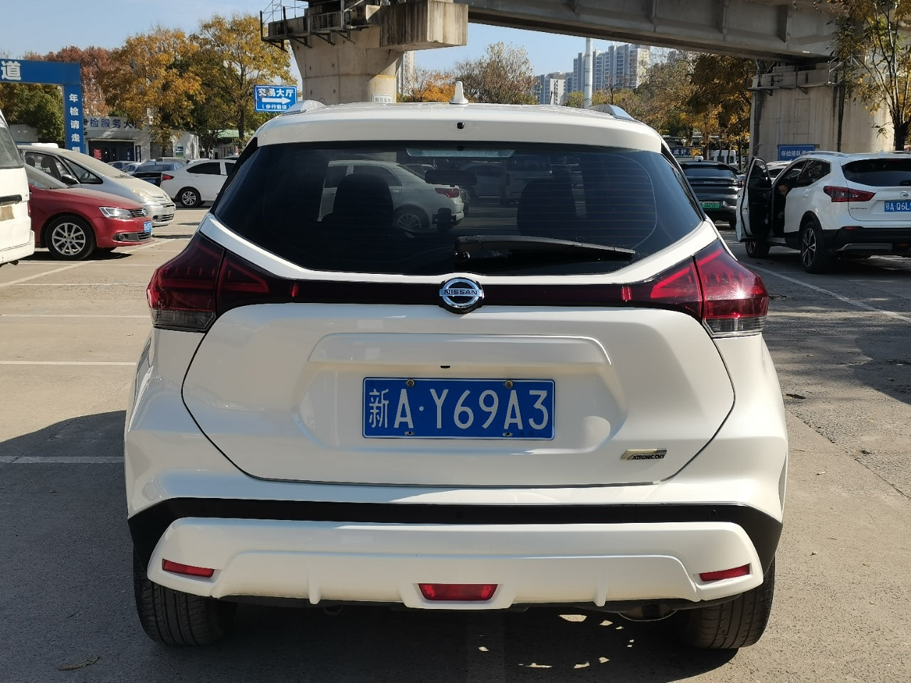 Nissan Kicks 2022 боковая часть