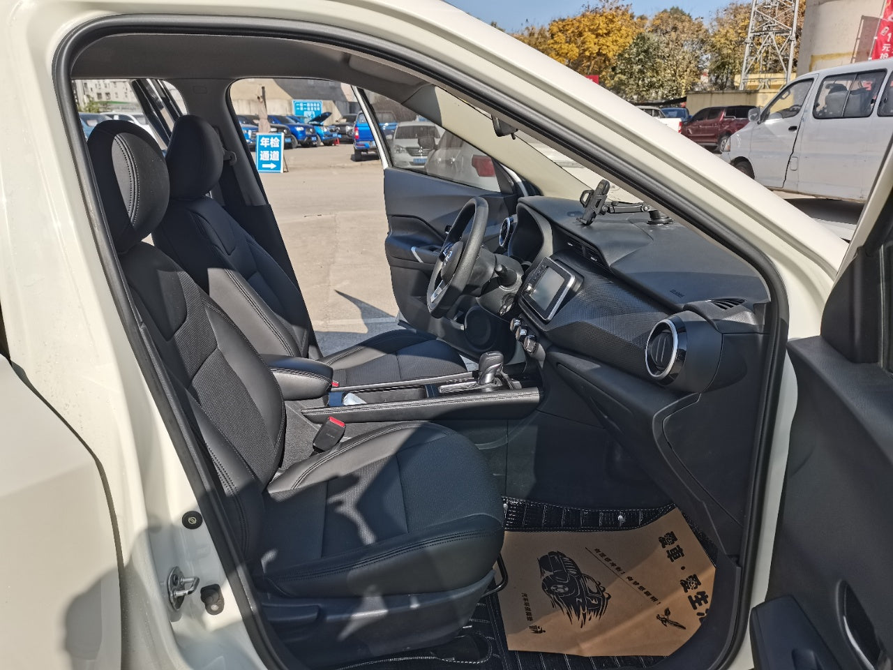 Nissan Kicks 2022 интерьер