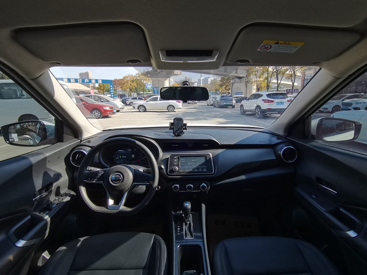 Nissan Kicks 2022 центральная консоль