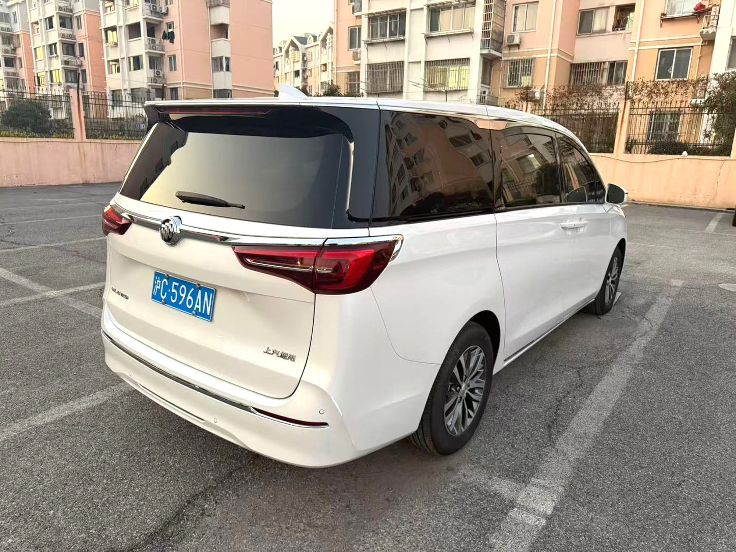 别克 2023款 GL8 ES 陆尊 48V 2.0T 653T 尊享型 自动挡