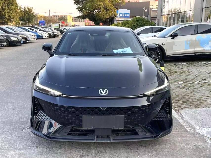 长安 2024款 UNI-V 1.5T 尊贵运动型 自动挡