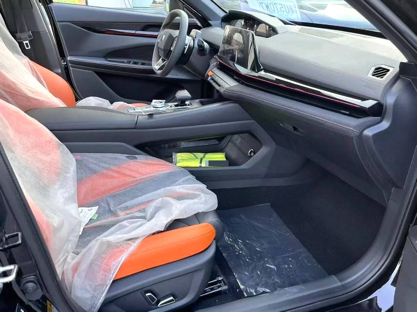 长安 2024款 UNI-V 1.5T 尊贵运动型 自动挡