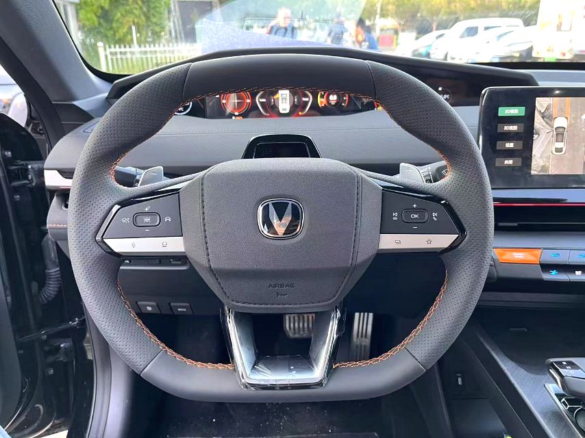 长安 2024款 UNI-V 1.5T 尊贵运动型 自动挡