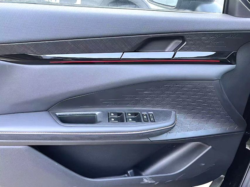 长安 2024款 UNI-V 1.5T 尊贵运动型 自动挡