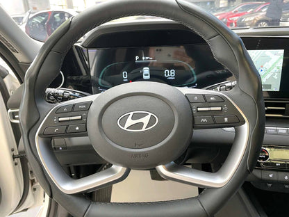 现代 2023款 伊兰特-三厢 1.5 无级 TOP 旗舰版 自动挡