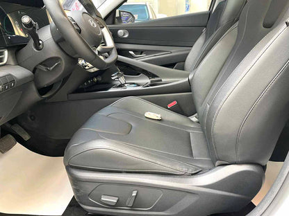 现代 2023款 伊兰特-三厢 1.5 无级 TOP 旗舰版 自动挡