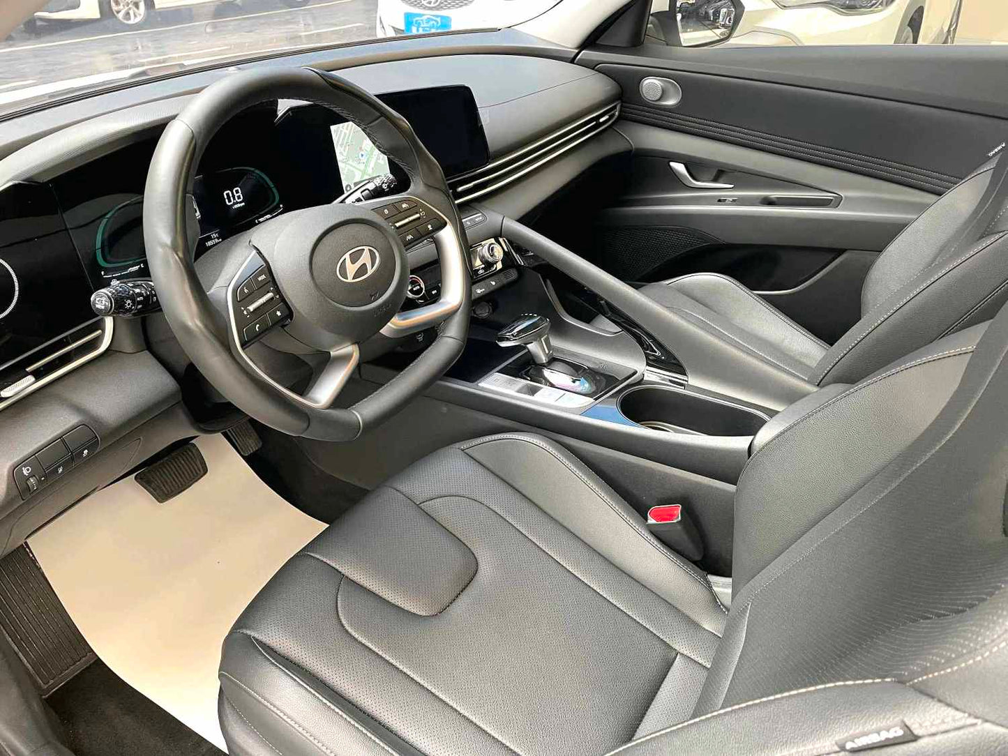 现代 2023款 伊兰特-三厢 1.5 无级 TOP 旗舰版 自动挡