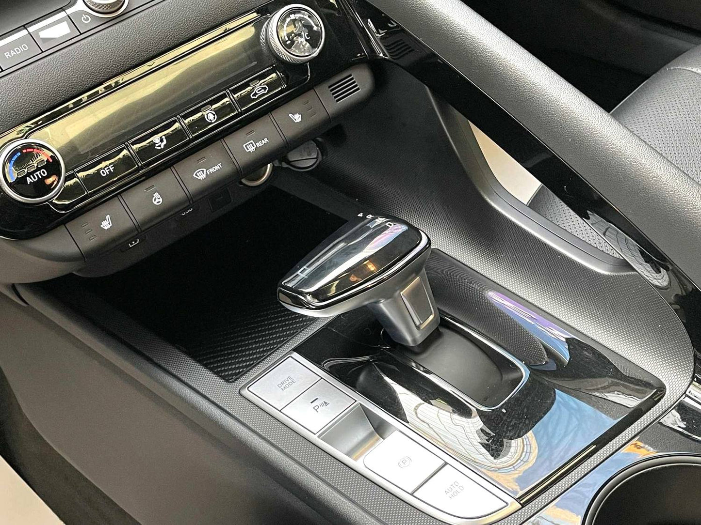 现代 2023款 伊兰特-三厢 1.5 无级 TOP 旗舰版 自动挡