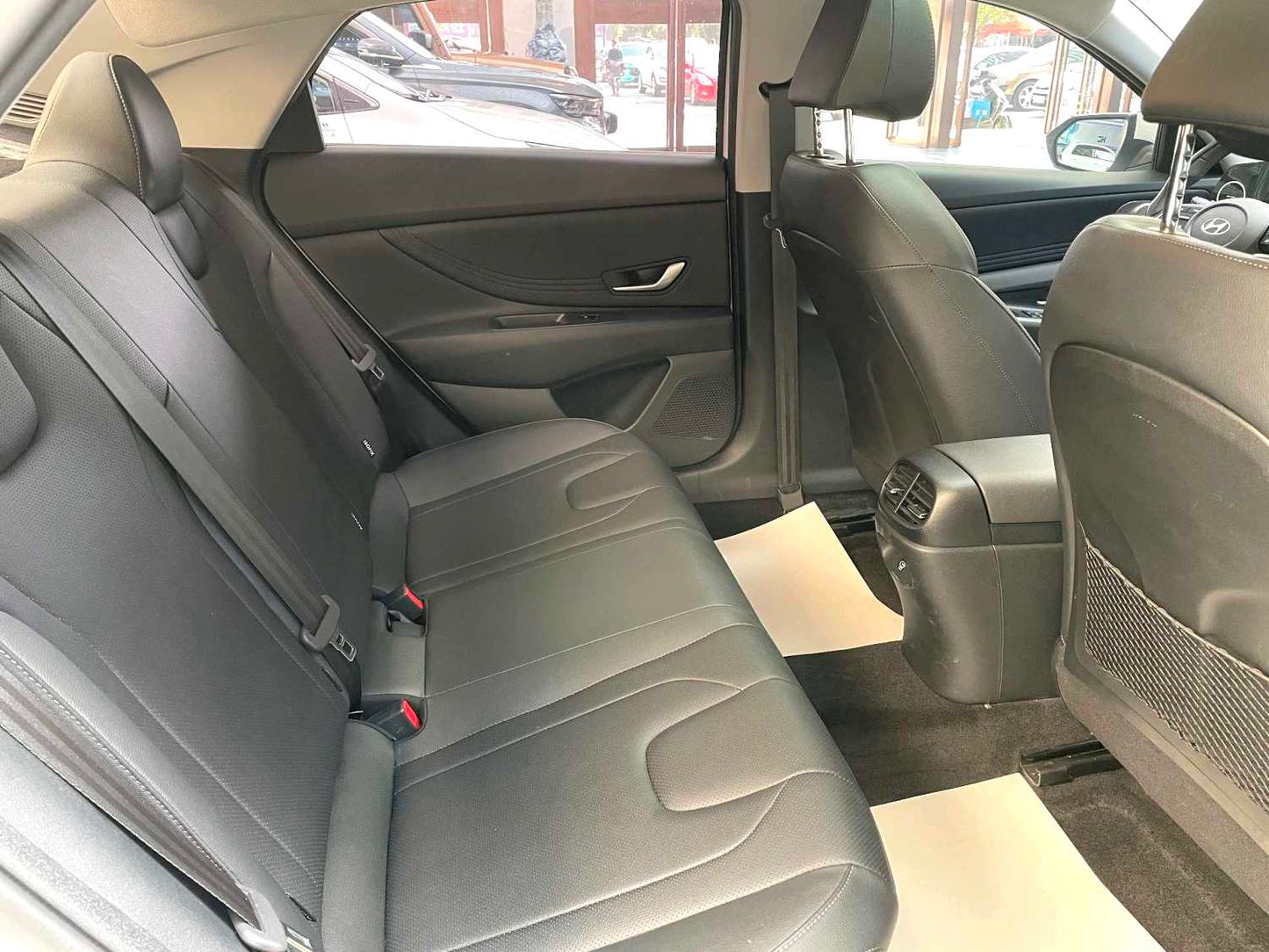 现代 2023款 伊兰特-三厢 1.5 无级 TOP 旗舰版 自动挡