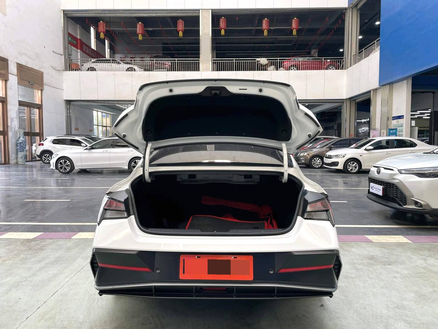 现代 2023款 伊兰特-三厢 1.5 无级 TOP 旗舰版 自动挡