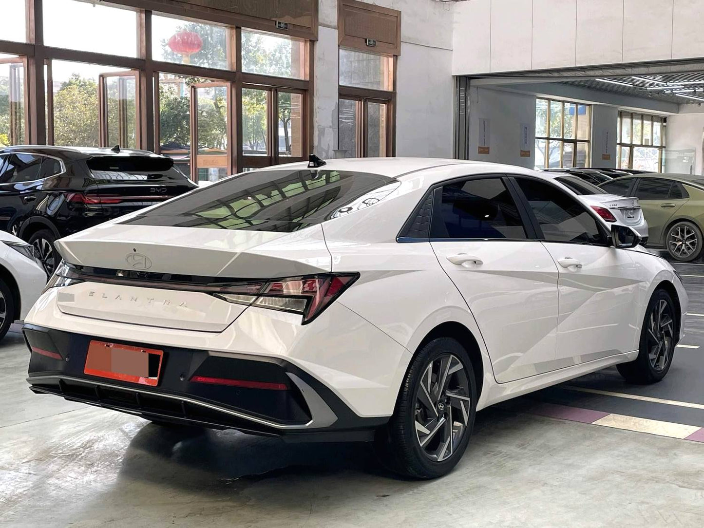 现代 2023款 伊兰特-三厢 1.5 无级 TOP 旗舰版 自动挡