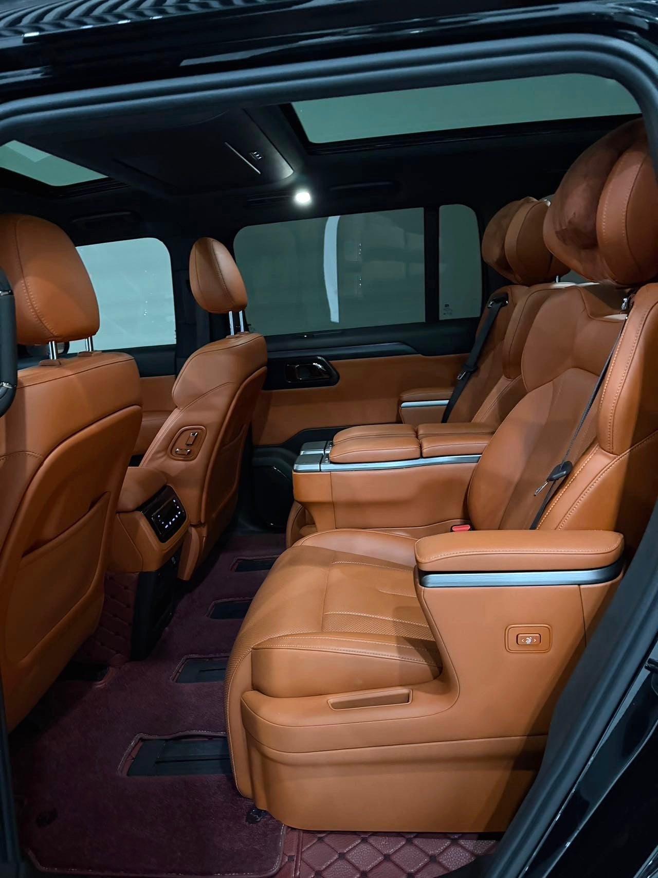 极石 2023款 极石01 尊享6座版 自动挡