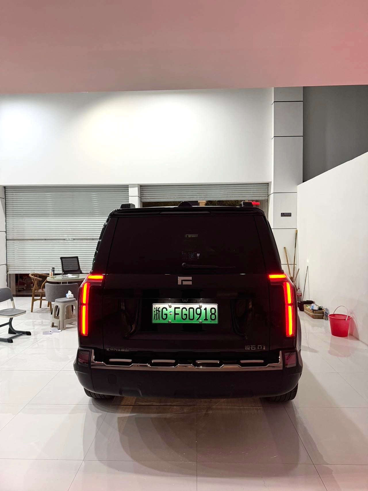 极石 2023款 极石01 尊享6座版 自动挡