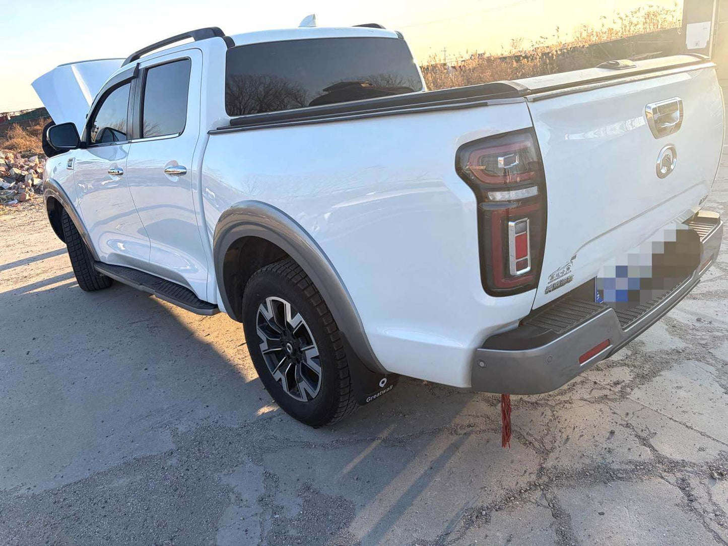 长城 2022款 炮 2.0T 乘用全球版柴油四驱尊享型标箱拖挂版 自动挡