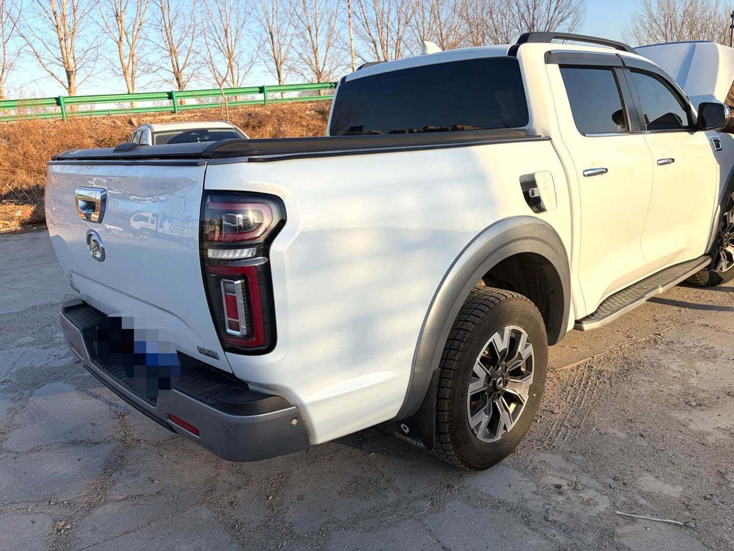 长城 2022款 炮 2.0T 乘用全球版柴油四驱尊享型标箱拖挂版 自动挡