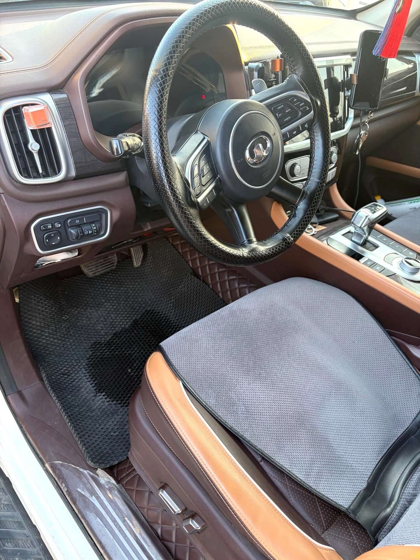 长城 2022款 炮 2.0T 乘用全球版柴油四驱尊享型标箱拖挂版 自动挡