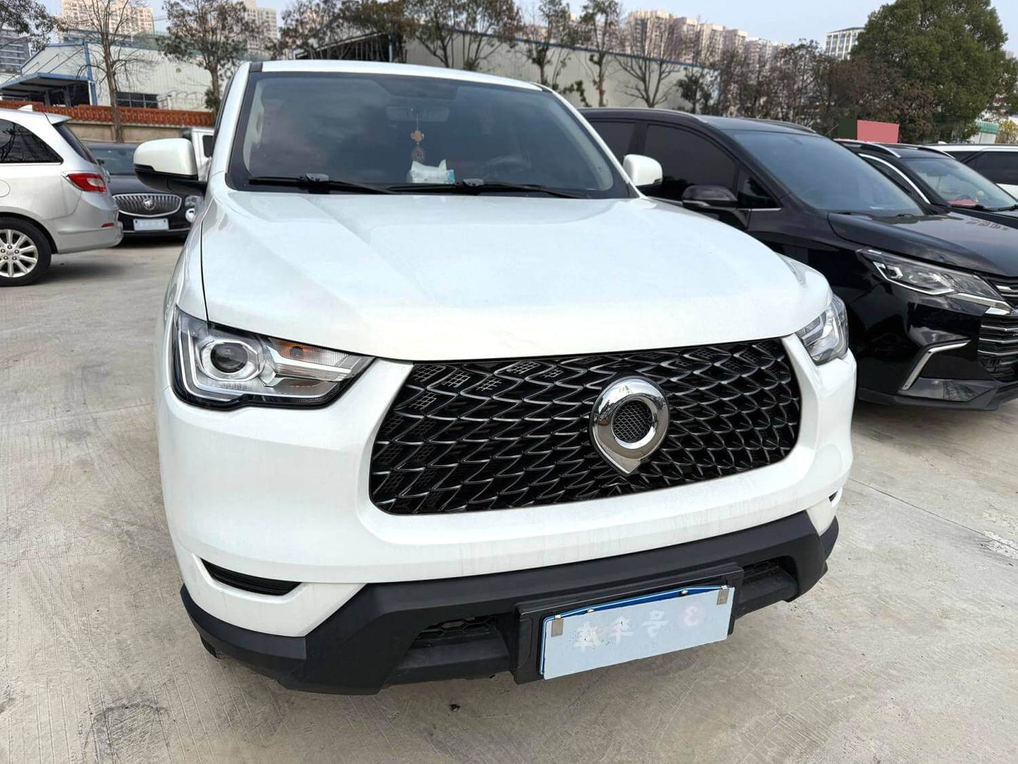 长城 2021款 炮 2.0T 商用版柴油四驱领航型长箱 手动挡