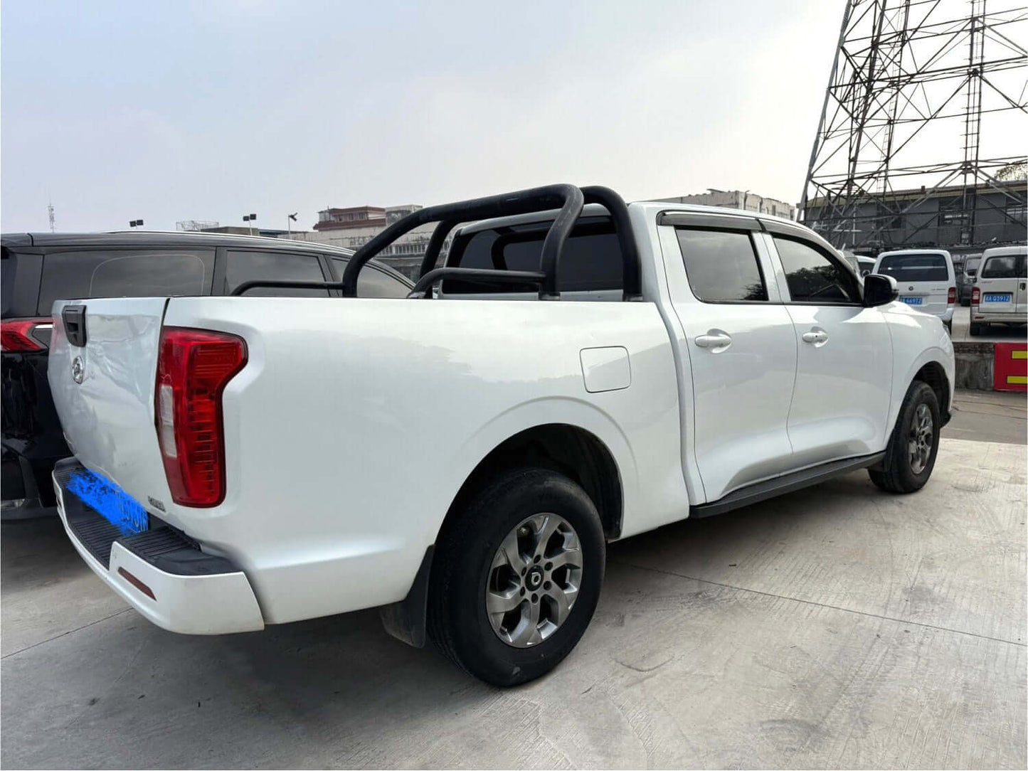 长城 2021款 炮 2.0T 商用版柴油四驱领航型长箱 手动挡