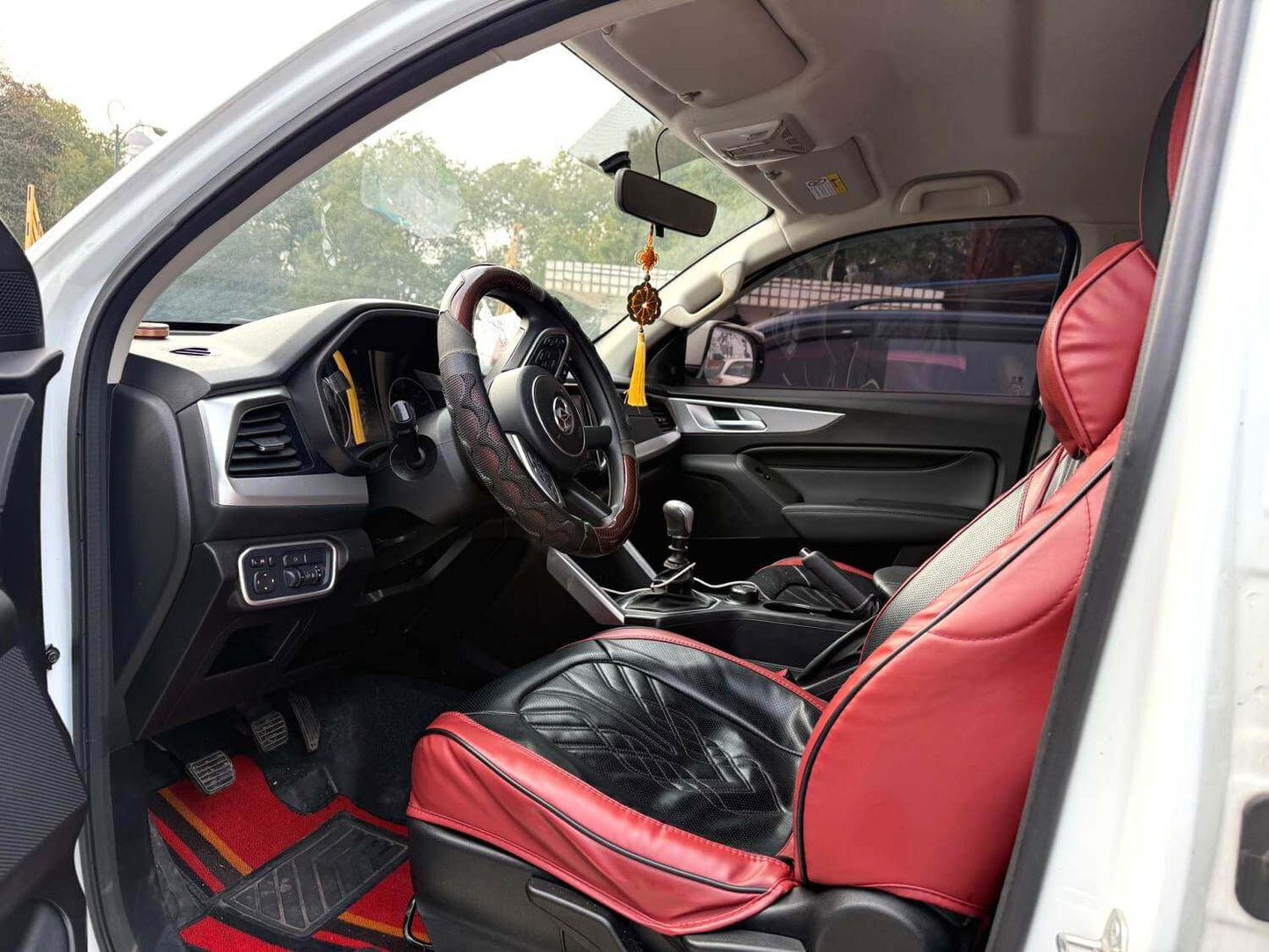 长城 2021款 炮 2.0T 商用版柴油四驱领航型长箱 手动挡